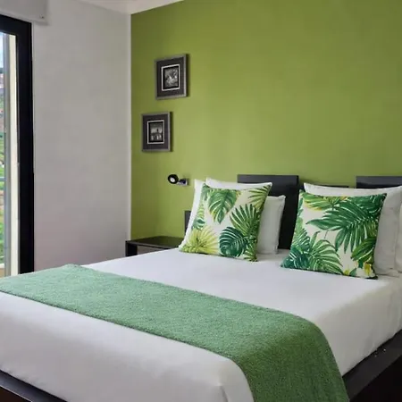 Capela House - Your Away From * Campanário