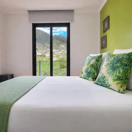 Capela House - Your Away From * Campanário